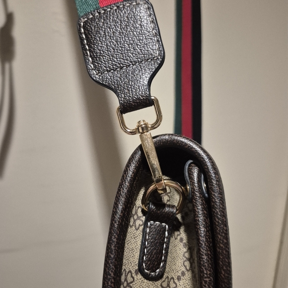 Source Unknown Beige Crossbody Bag with Green & Red Stripe - Picture 9 of 10